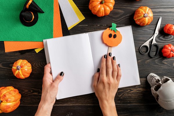 L'importance des accessoires de lecture et de décoration de bibliothèque