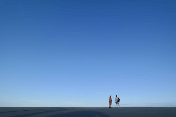 Quelles sont les astuces pour voyager léger avec uniquement un bagage à main ?