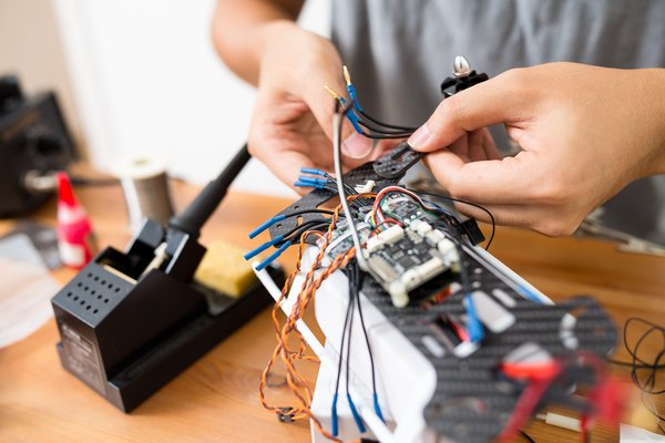 Quels sont les avantages d'utiliser des drones dans l'agriculture biologique moderne ?